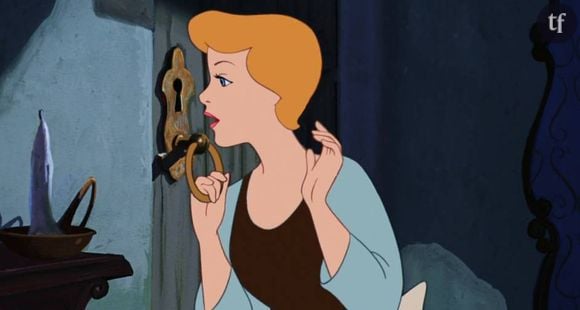 Cendrillon avec les cheveux courts