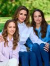 Photo officielle de la reine Rania de Jordanie et ses filles, la princesse Salma, 22 ans, et la princesse Iman, 26 ans. Le 26 septembre 2022   