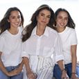 La reine Rania de Jordanie pose avec ses filles, les princesses Iman et Salma en Septembre 2021