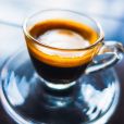 Puisque le café influe sur la santé gastrique, il peut également provoquer des nausées, des reflux acides, des ballonnements et des indigestions.