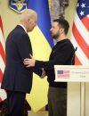 Le président américain Joe Biden et le président ukrainien Volodymyr Zelensky lors d'une conférence de presse après une réunion au palais Mariinsky à Kiev, le 20 février 2023.