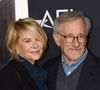 Face à la grèce des acteurs et scénaristes à Hollywood, Steven Spielberg et son épouse Kate Capshaw ont fait don de 1,5 million de dollars aux grévistes pour les aider et les soutenir, comme l'a rapporté Deadline lundi 11 septembre 2023.