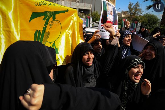 Pascale Chen "appelle les femmes à participer activement à la recherche de la paix".
October 18, 2023, Tehran, Iran: Iranian veiled protester women chant slogans during an anti-Israel protest at Palestine Square in downtown Tehran. Photo by Rouzbeh Fouladi/ZUMA Press Wire/ABACAPRESS.COM