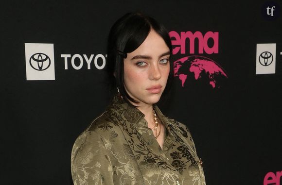 Entre les lignes, Billie Eilish tacle ouvertement le body shaming.