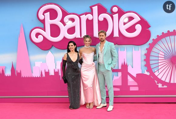 "C'est complètement dingue. Ce film parle plus du monde virtuel que du monde réel"
London, UNITED KINGDOM - Cast and celebrities attend the European Premiere of Barbie at Cineworld Leicester Square in London Pictured: America Ferrera, Margot Robbie and Ryan Gosling