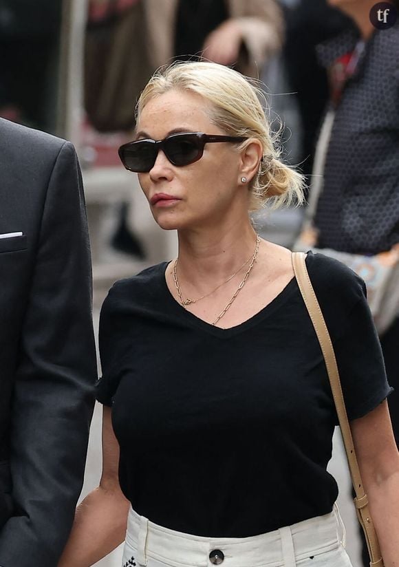 En novembre dernier, l'interprète d'Ugolin avait partagé son "admiration" pour le courage de son ex compagne, Emmanuelle Béart. 
Emmanuelle Béart - Arrivées des célébrités aux obsèques de Jane Birkin en l'église Saint-Roch à Paris. Le 24 juillet 2023 © Jacovides-KD Niko / Bestimage