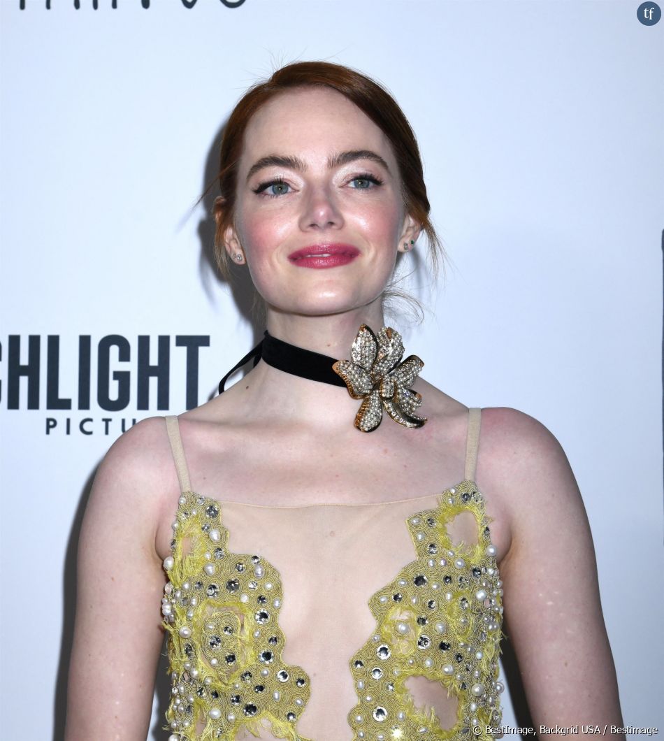  Sexe : Emma Stone défend l&#039;utilité des coordinateurs d&#039;intimité sur &quot;Pauvres créatures&quot; 
 New York, NY - Emma Stone, co-star Mark Ruffalo, and director Yorgos Lanthimos grace the &#039;Poor Things&#039; premiere at DGA Theater in New York City, bringing star power and style to the Red Carpet. Pictured: Emma Stone 