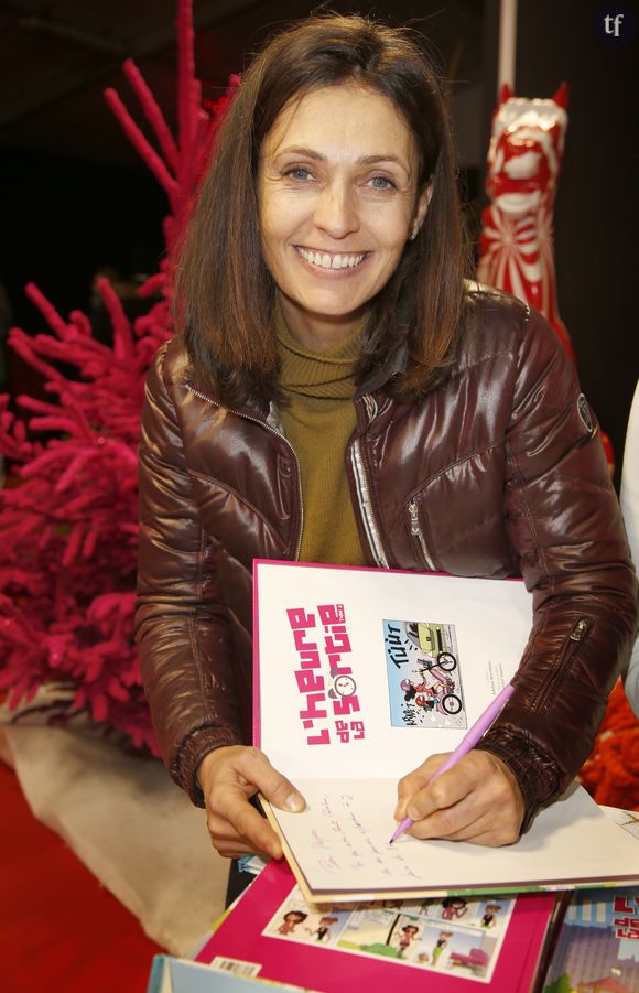 "Pour moi un visage de comédienne doit exprimer des émotions et comment exprimer avec un visage figé ?"
Adeline Blondieau dédicace ses livres dont le dernier "Le yoga des enfants" au marché de Noël de la Défense le 14 Décembre 2019 © Christophe Aubert via Bestimage