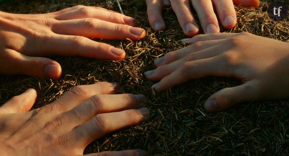 Ce curieux récit d'initiation qui prend place au tout début du 20ème siècle aborde quantité de sujets : le rapport à la nature et au sacré, la découverte de soi, mais surtout, l'expérience féminine, entre interdits, angoisses et quête d'émancipation.