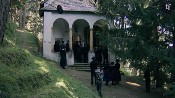 Aux vastes paysages captés par la caméra, rétorquent donc les songes tout aussi vertigineux de notre protagoniste. L'onirisme n'est pas étranger à cette fiction qui n'hésite pas à bousculer nos attentes de spectateur, lorsque le drame rural réaliste se métamorphose peu à peu en film fantastique. Une liberté de ton qui n'est pas sans audace.