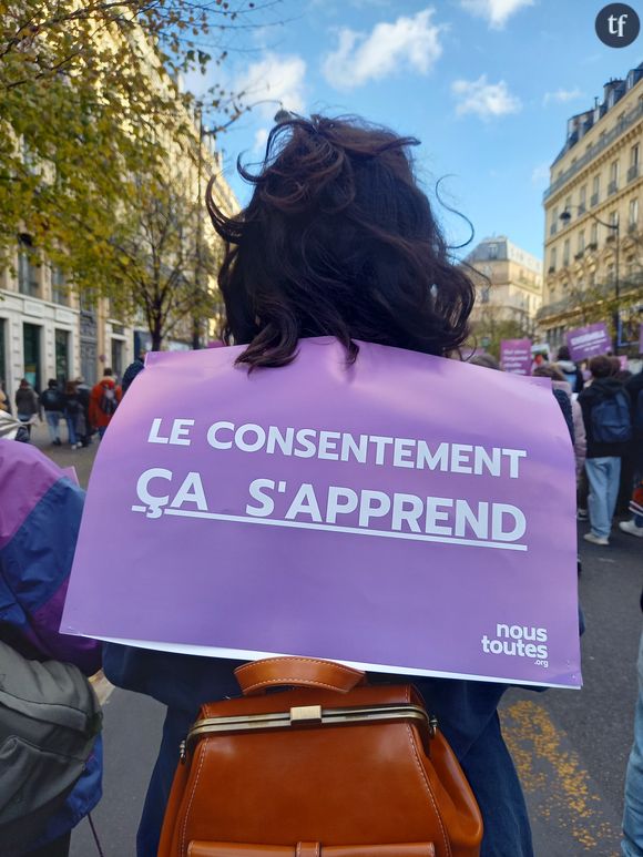 "J'ai personnellement des amis dans cette liste, et ce ne sont pas des porcs. Mais on va tout de suite juger les gens publiquement... Sur des rumeurs. Alors qu'une rumeur ne fait pas une accusation. Ca, il faut que ça s'arrête"
 