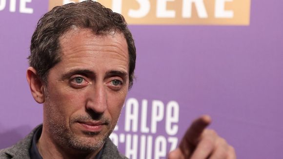 Gad Elmaleh fait le buzz avec un nouveau look et une moustache