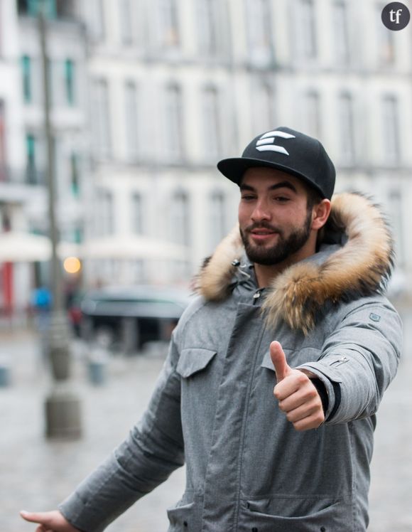 Kendji Girac en promotion à Mons. Entre deux rendez-vous radio et showcase privé, le chanteur en à profiter pour visiter la grand place et ses allentours. Belgique, Mons, le 28 janvier 2015 