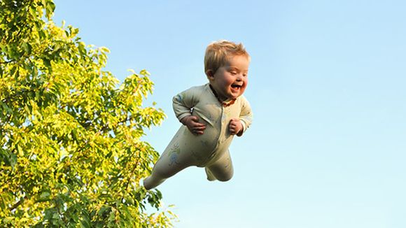 Ce papa fait voler son fils trisomique dans une série de photos absolument magiques