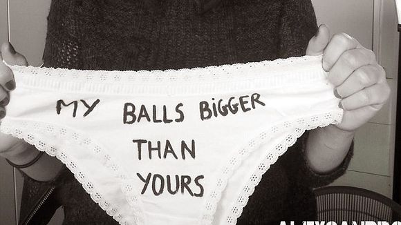 Des culottes et des slogans pour dénoncer le sexisme avec humour