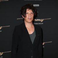 Nicola Sirkis : le chanteur d'Indochine se confie sur la mort de son frère et sur sa fille Thea