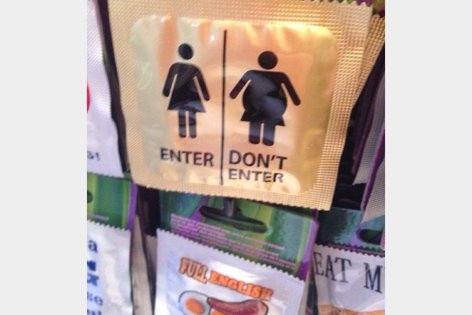 Des préservatifs qui moquent les femmes rondes au Royaume-Uni.
