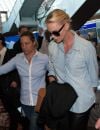 L'actrice Charlize Theron protégée par Myriam Lamare à son arrivée à l'aéroport de Nice (12 mai 2015)