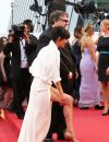 La très belle et très dangereuse robe blanche portefeuille de Sophie Marceau, responsable du culotte-gate, le 14 mai 2015 à Cannes.