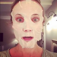 Sheet mask : le selfie masqué, nouvelle lubie des stars