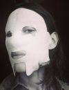 Alexa Chung : sheet mask selfie