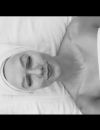Karlie Kloss : sheet mask selfie