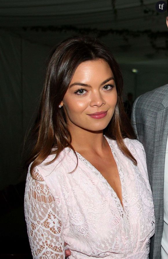 L'actrice Scarlett Byrne incarne Nora dans la 7ème saison de Vampire Diaries, en couple avec Mary-Louise