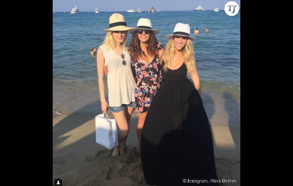 Nina Dobrev en vacances sur la Côte d&#039;Azur avec des copines