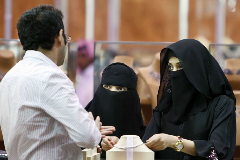 La National Society for Human Rights et des médecins spécialisés dans les affaires familiales exhortent régulièrement le gouvernement saoudien à faire voter une loi sur le harcèlement.