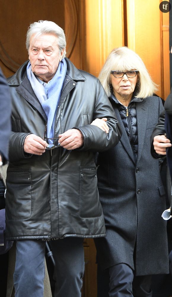 Alain Delon et Mireille Darc - Hommage a Georges Lautner en l'eglise Saint-Roch a Paris. Le 5 decembre 2013 