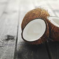 Faut-il remplacer notre dentifrice par de l'huile de coco ?