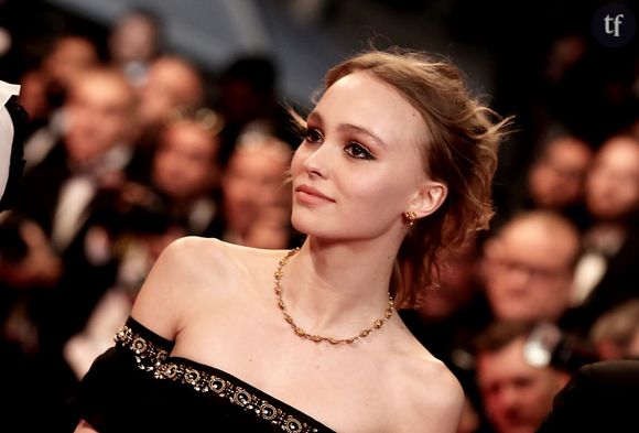 Lily-Rose Depp monte les marches du 69ème Festival International du Film de Cannes, le 13 mai 2016