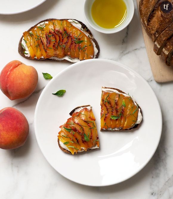 Bruschetta de pêche rôtie par Popsugar