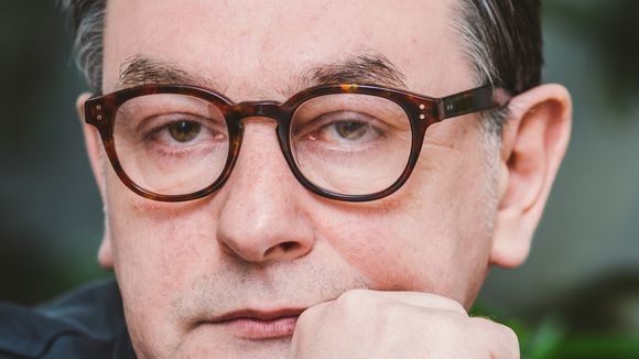 "Jeux de miroirs" : E.O. Chirovici se confie sur son thriller labyrinthique