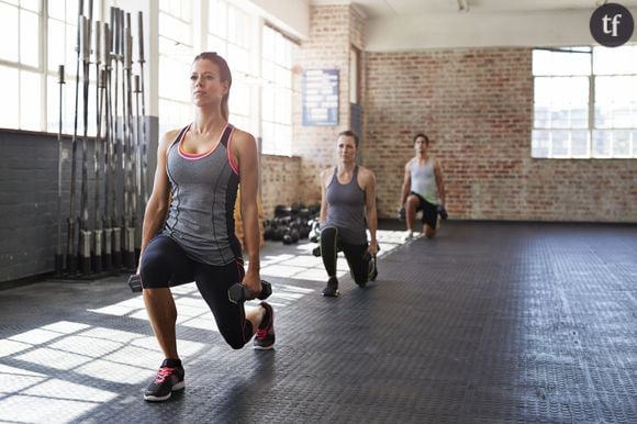 Exercices pour se muscler les fesses avec des haltères