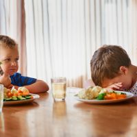 Pourquoi les enfants rechignent à manger ce qu'on leur sert (et comment y remédier)