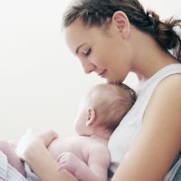 4 mythes post-accouchement qui sont (en fait) complètement faux