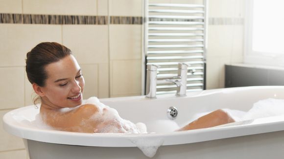 Prendre un bain brûlerait autant de calories qu'une marche de 30 minutes