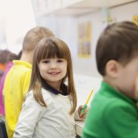 Envoie-t-on les enfants trop tôt à l'école ?