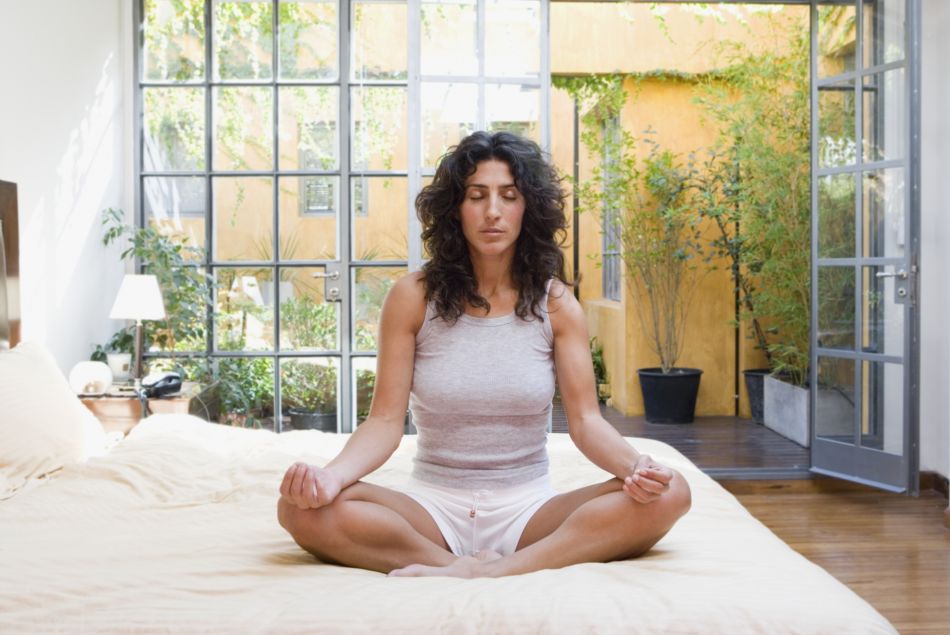 6 poses de yoga à faire avant le coucher pour mieux dormir