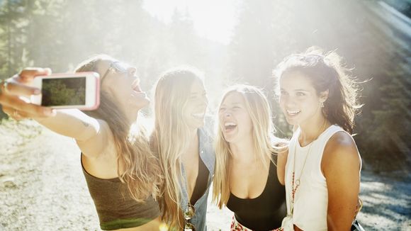 Voici l'angle le plus flatteur pour prendre un selfie (selon la science)