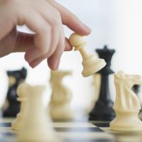 Une fillette malaisienne forcée de quitter un tournoi d'échecs à cause de sa robe