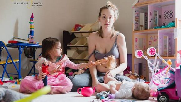 Ces photos bouleversantes vont parler à toutes les mamans en dépression post-partum