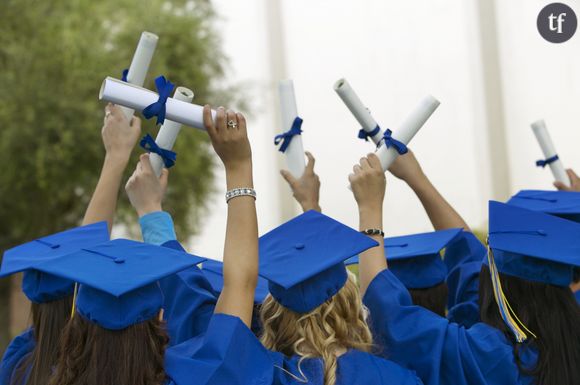 Des étudiantes en médecine priées de porter un "joli décolleté" pour la remise des diplômes