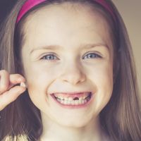 Pourquoi vous devez conserver les dents de lait de votre enfant