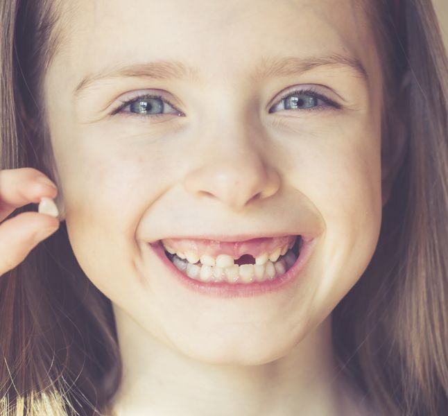 Pourquoi Vous Devez Conserver Les Dents De Lait De Votre Enfant Terrafemina