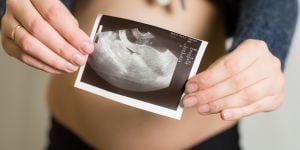 PMA, congélation des ovocytes... Willy Pasini décrypte les nouveaux moyens de faire un bébé