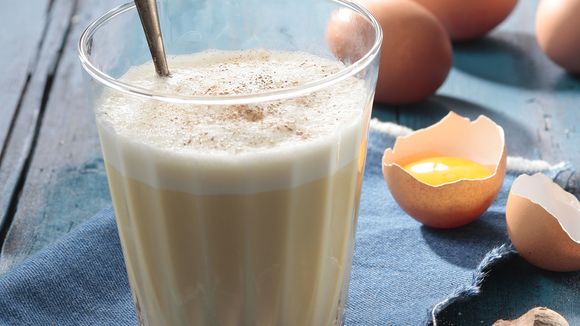 La recette du lait de poule au miel et à la cannelle