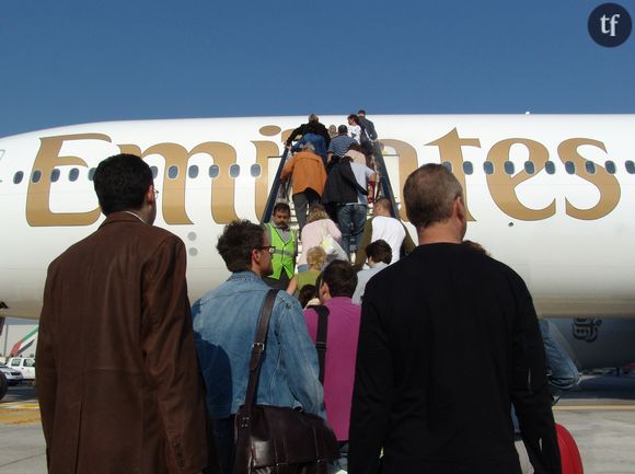 Cette femme a été éjectée d'un avion à cause de ses douleurs menstruelles