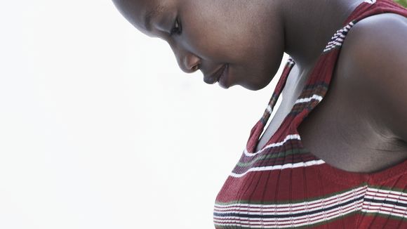 Au Ghana, des femmes prennent des pilules pour accoucher d'un bébé à la peau claire
